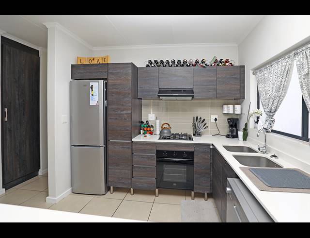 2 BEDROOM APARTMENT FOR SALE IN GREENSTONE HILL